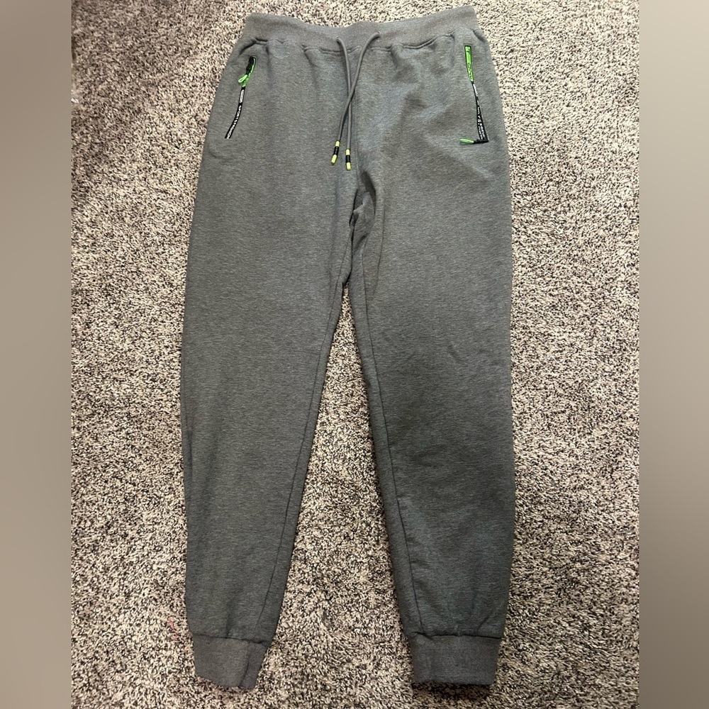 EUC PRQ Mens Sports Fashion Joggers
Size - Medium